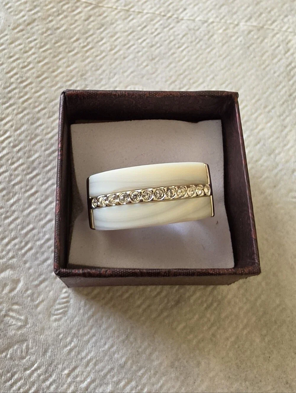 Silver-toned Mother of Pearl Luminous Ring